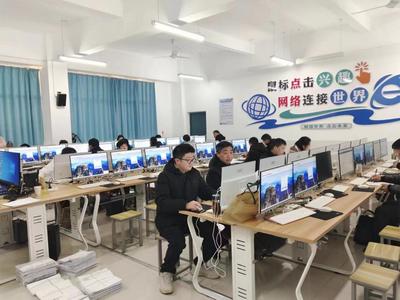 泗縣創(chuàng)新開(kāi)展“行業(yè)評(píng)價(jià)”，以網(wǎng)絡(luò)技術(shù)服務(wù)推動(dòng)初級(jí)職稱(chēng)陽(yáng)光評(píng)審